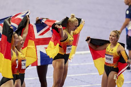 2024-08-09 Athletics,Women's 4 x 100m Relay Final,Day 14